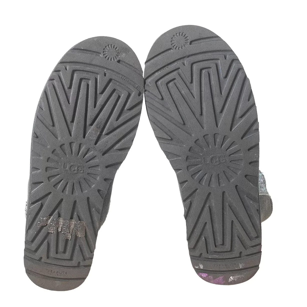 UGG Classic Short Boot - Women's - Image 4